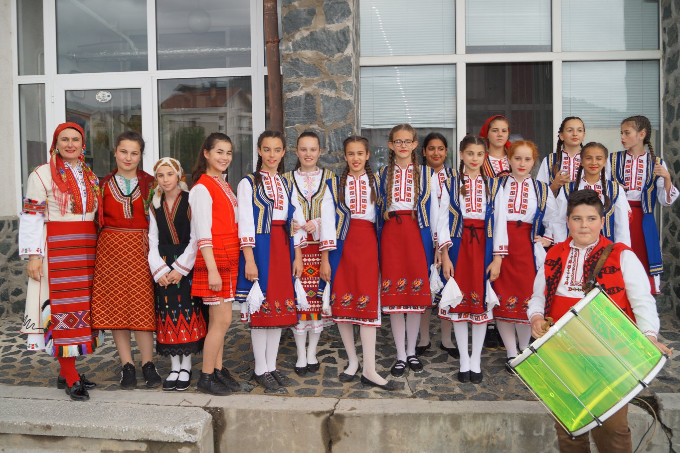 Децата на Добринище се включиха в инициативата "Розите на България"